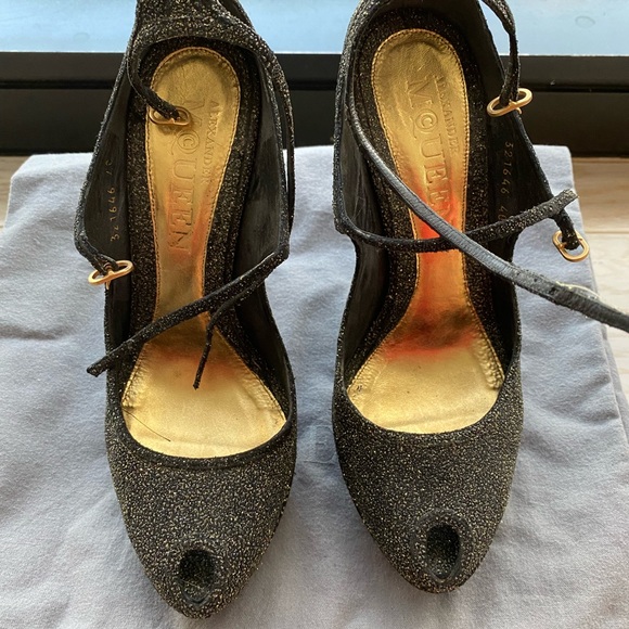 Alexander McQueen black and gold metallic heels size 40 - Picture 4 of 10